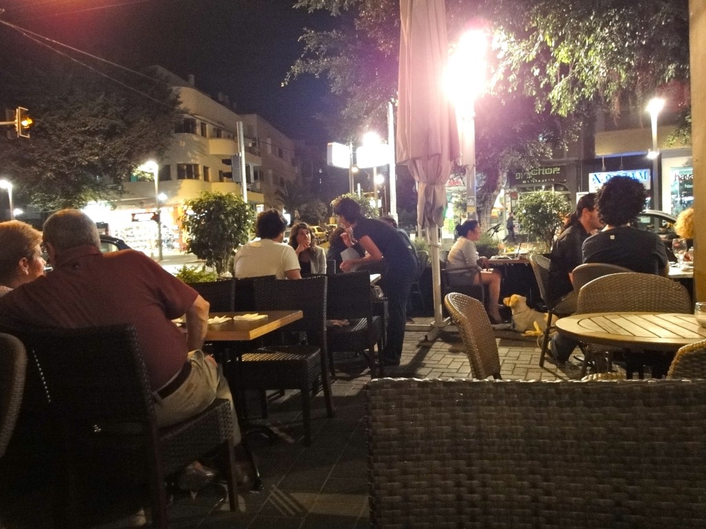 ChuckWolfe_StreetDining05