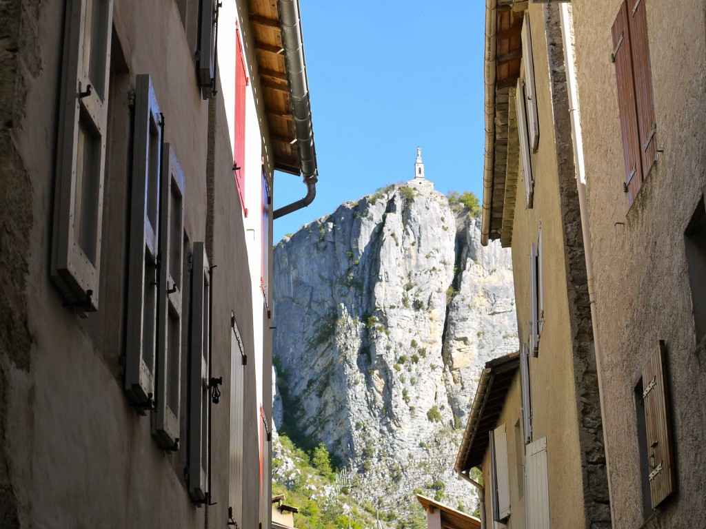 “before the city, there was the hamlet and the shrine…”: a visual supplement