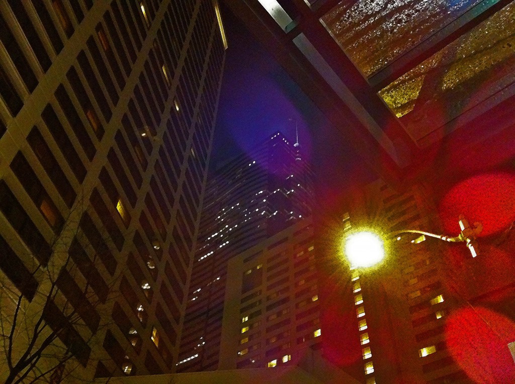the angular convergence of an urban night: a postcard