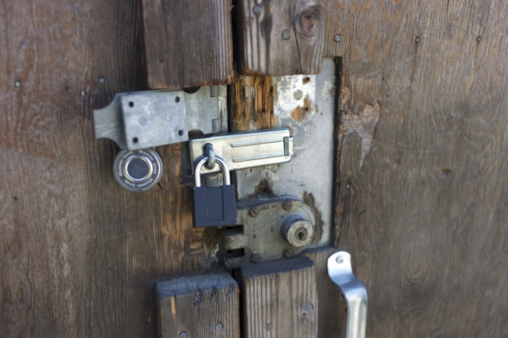 what urban locks tell us as passers-by
